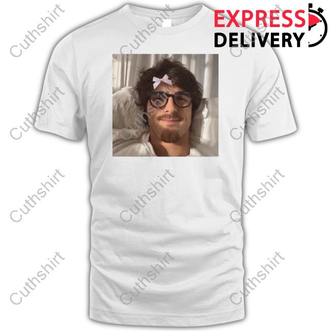 https://senprints.com/coquette-jacob-elordi-with-a-bow-tee-shirt